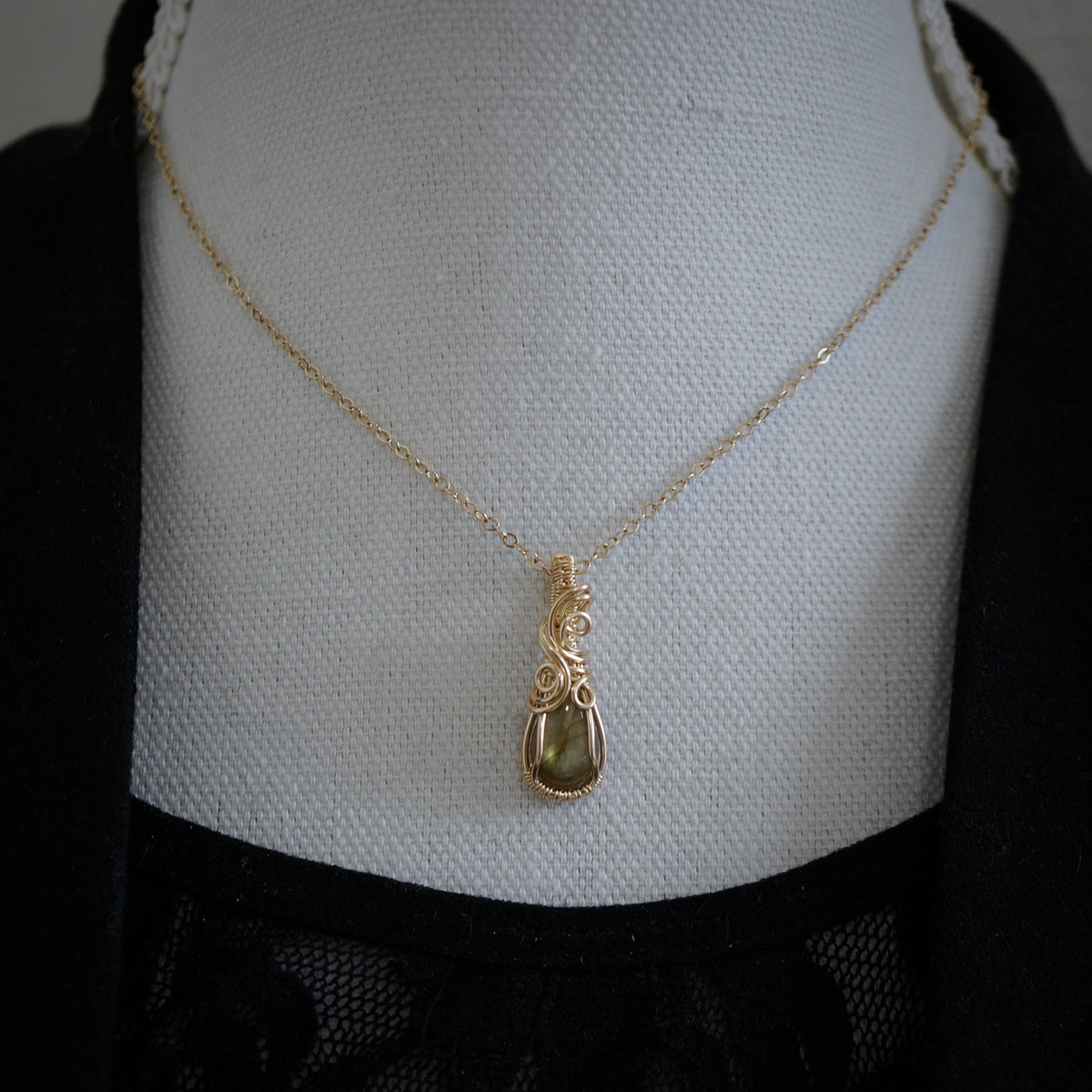 14k gold filled hanger met Labradoriet