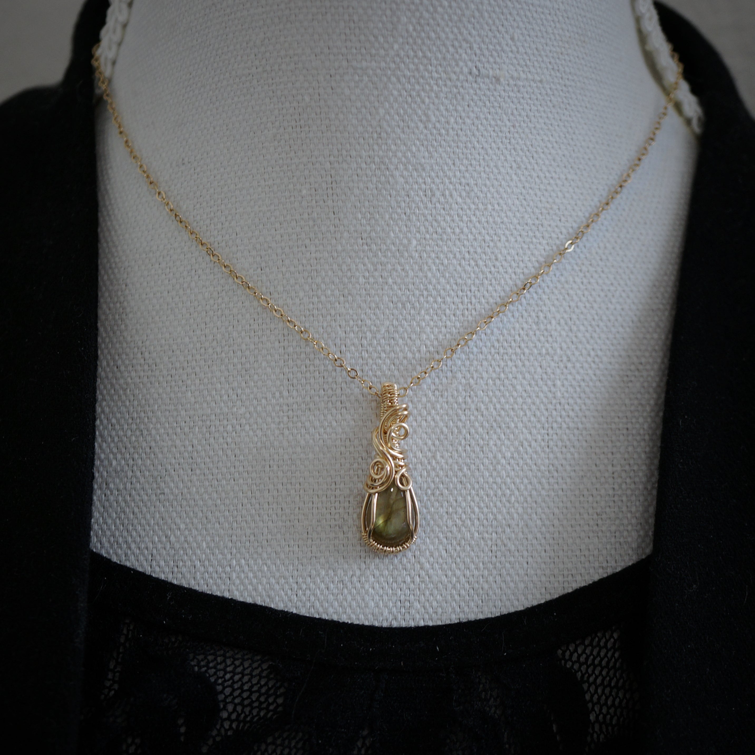 14k gold filled hanger met Labradoriet