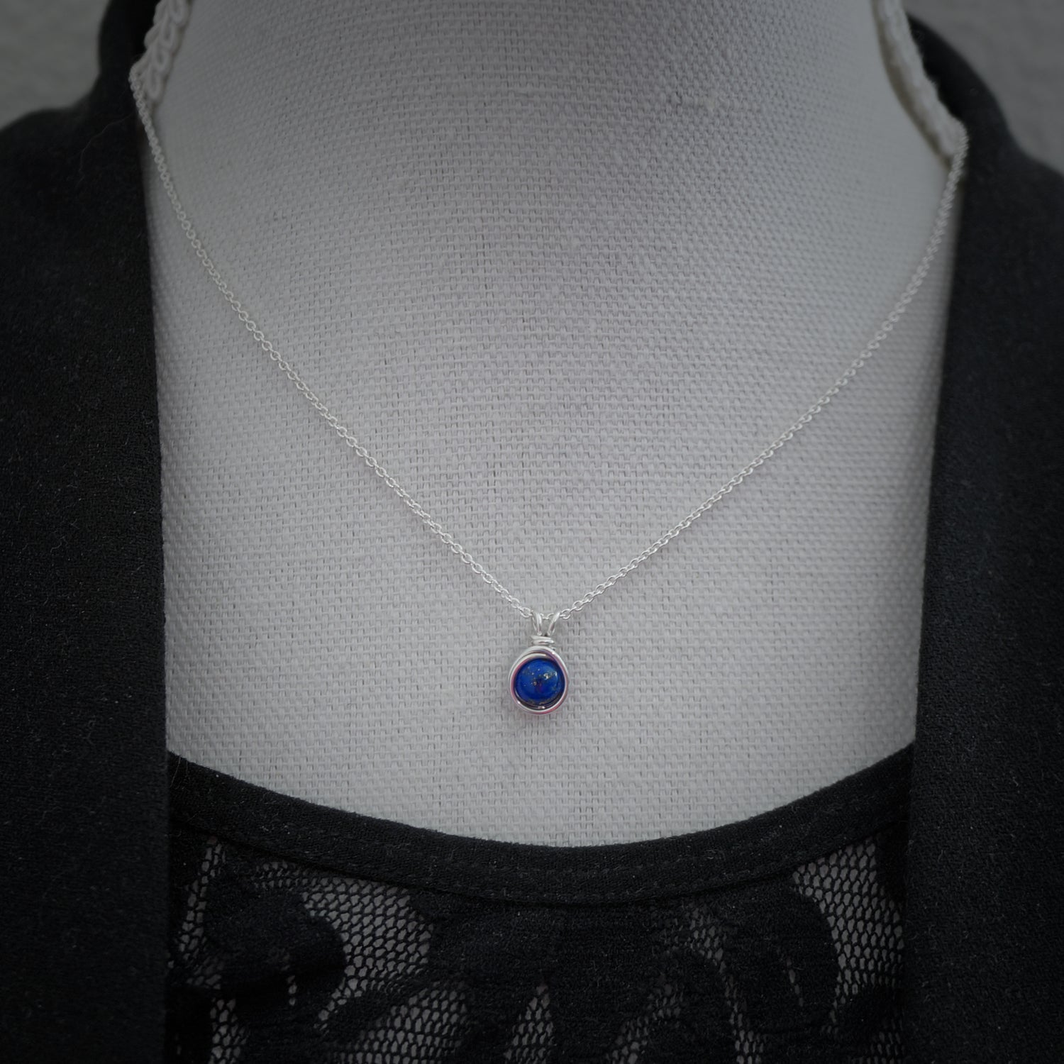 Minimalistische sieradenset met lapis lazuli