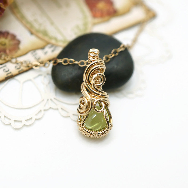 GERESERVEERD, 14k Gold Filled Hanger met Groene Peridoot – Handgemaakt en Uniek
