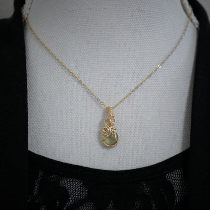 14k gold filled wire wrap hanger met Prehniet