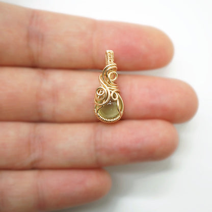 14k gold filled wire wrap hanger met Prehniet