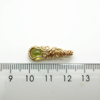 14k Gold Filled Hanger met Groene Peridoot – Handgemaakt en Uniek