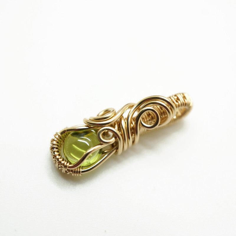 14k Gold Filled Hanger met Groene Peridoot – Handgemaakt en Uniek