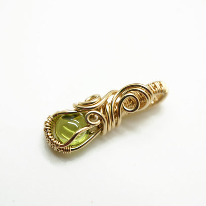 14k Gold Filled Hanger met Groene Peridoot – Handgemaakt en Uniek