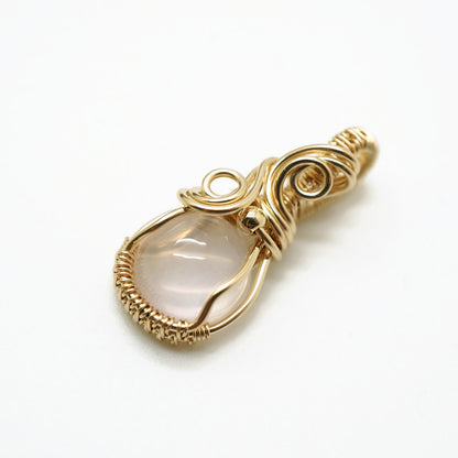 Handgemaakte 14k Gold Filled Wire Wrap Hanger met Zachtroze Rozenkwarts