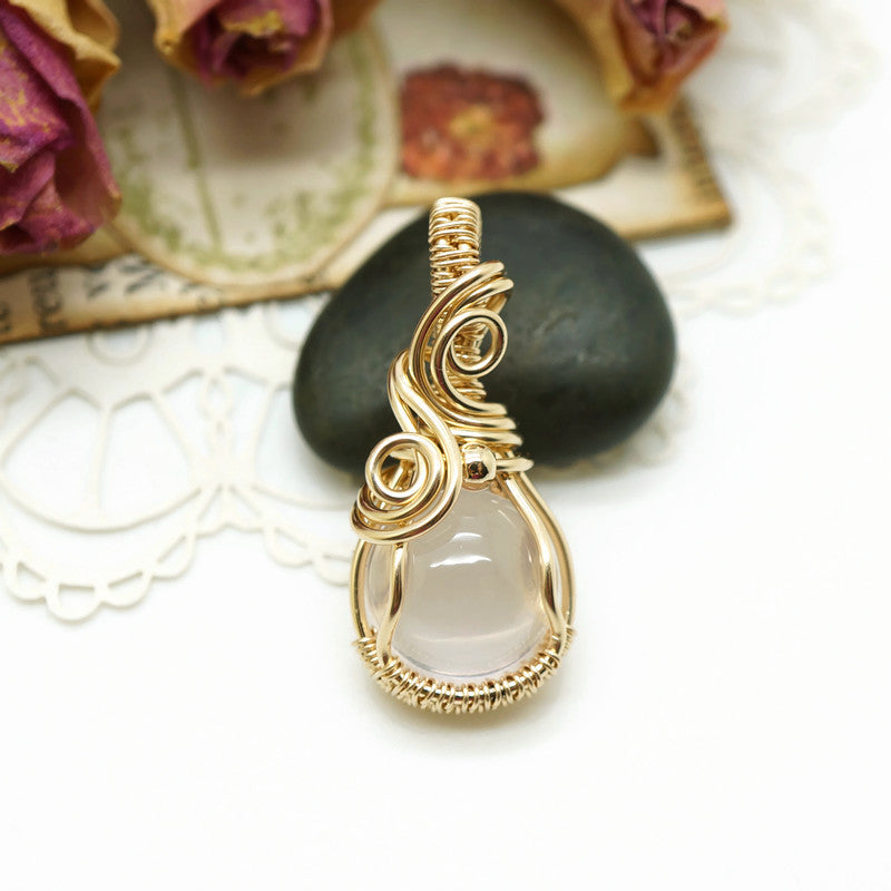 Handgemaakte 14k Gold Filled Wire Wrap Hanger met Zachtroze Rozenkwarts