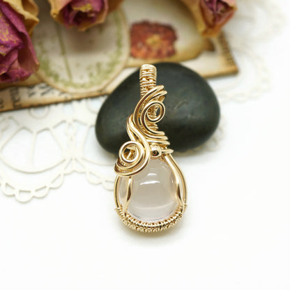 Handgemaakte 14k Gold Filled Wire Wrap Hanger met Zachtroze Rozenkwarts