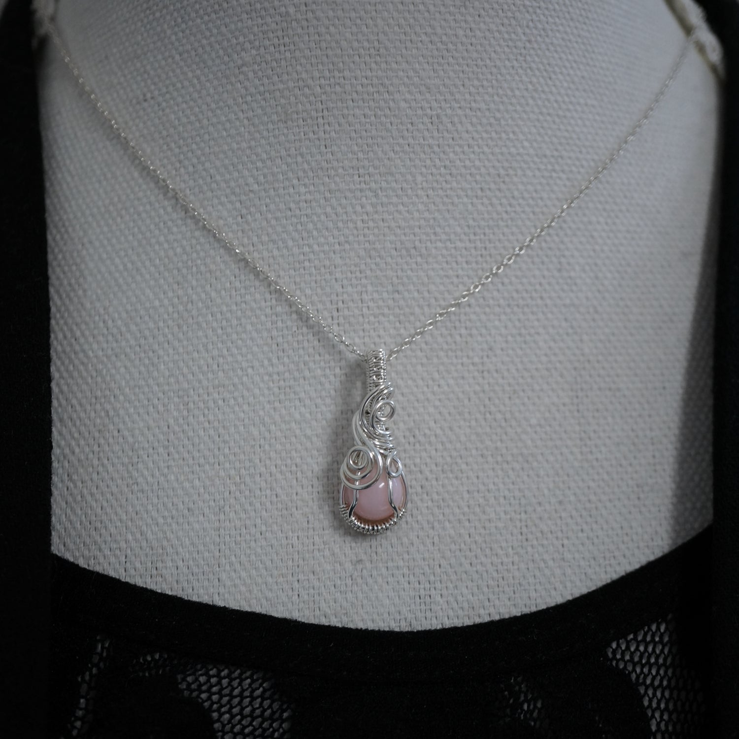 Sterling Zilveren Wire Wrap Hanger Met Roze Opaal