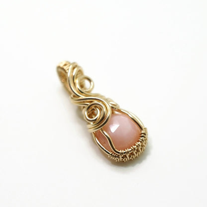 14k gold filled wire wrap hanger met roze opaal