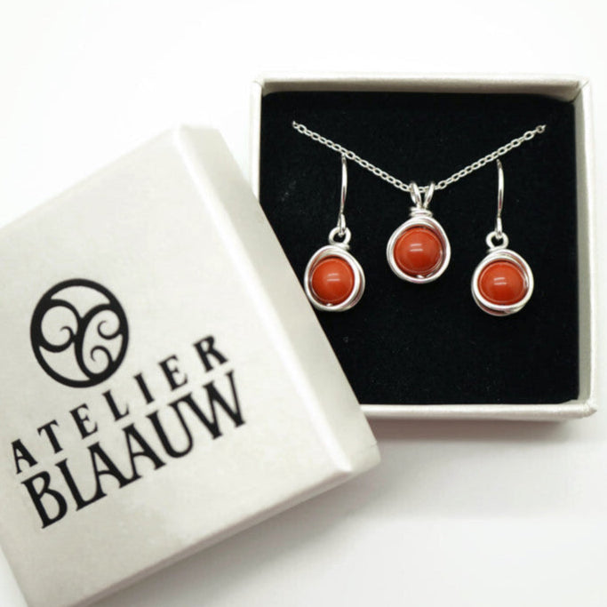 Sieraden set rode jaspis – Zilveren oorbellen en collier