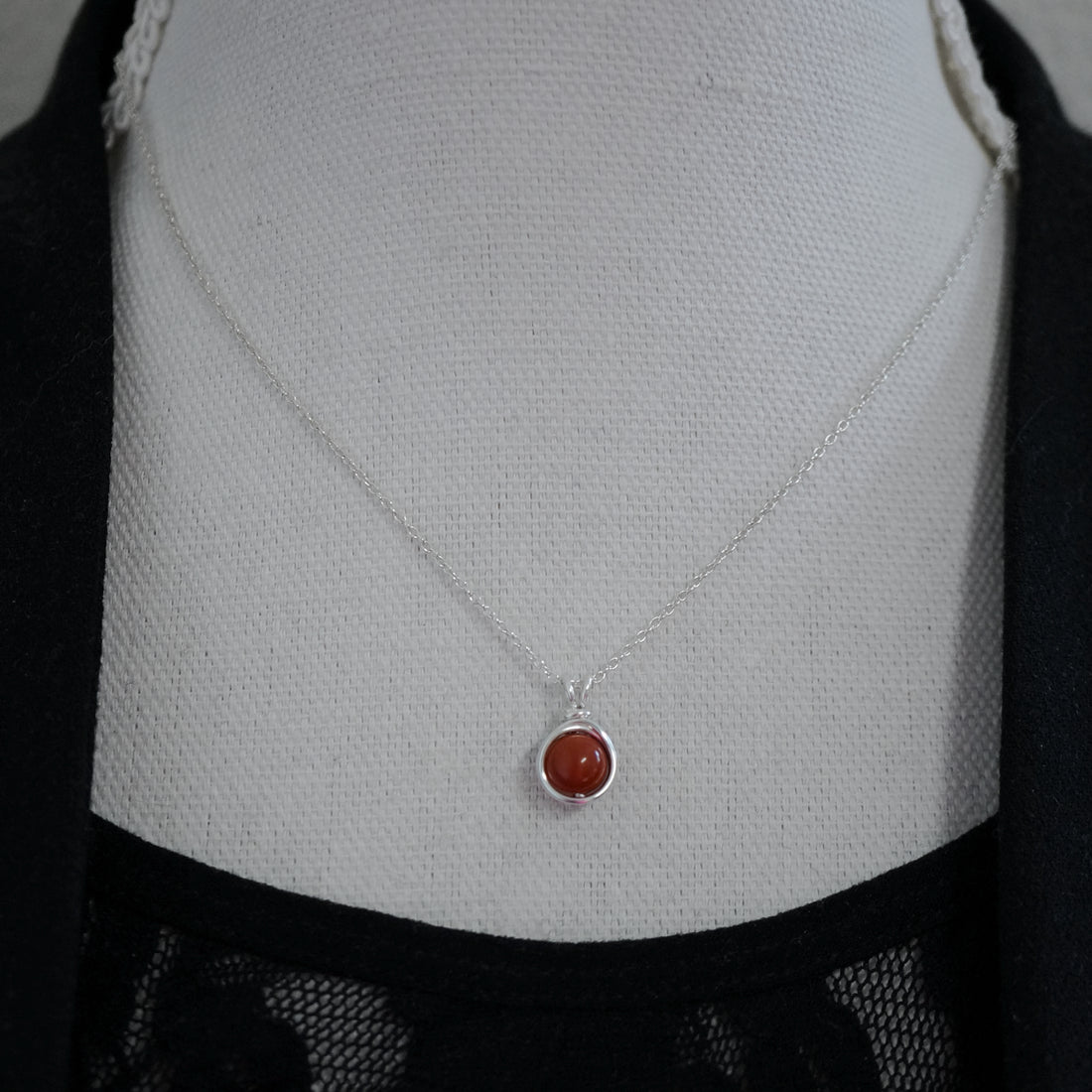Zilveren collier rode jaspis – Handgemaakt hanger sieraad