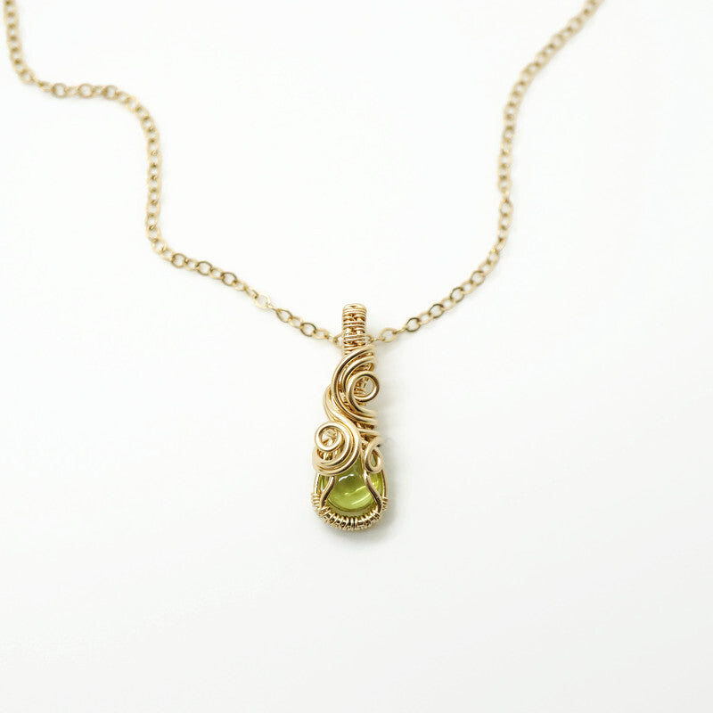 14k Gold Filled Hanger met Groene Peridoot – Handgemaakt en Uniek