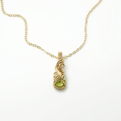14k Gold Filled Hanger met Groene Peridoot – Handgemaakt en Uniek