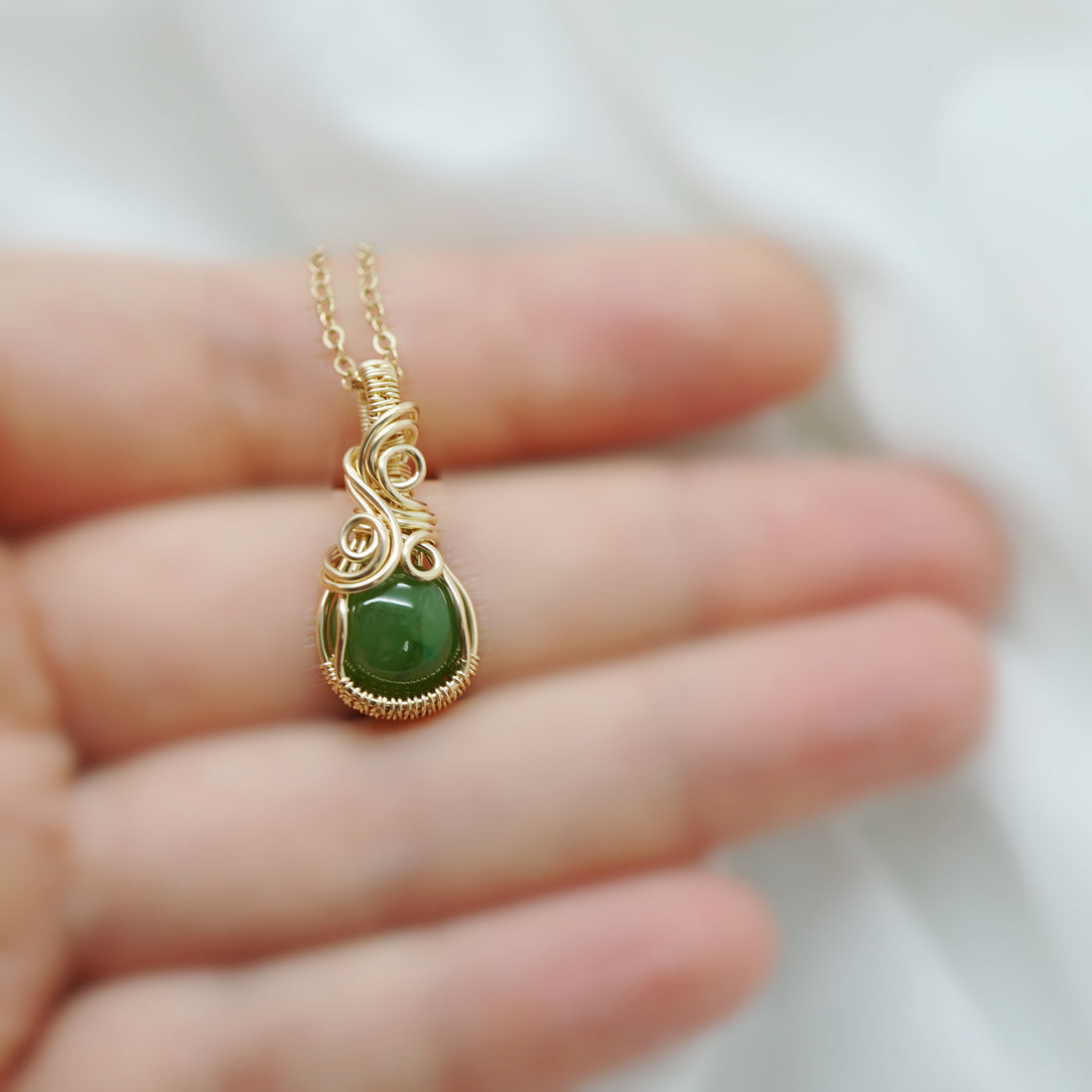 14k gold filled wire wrap hanger met nefriet jade