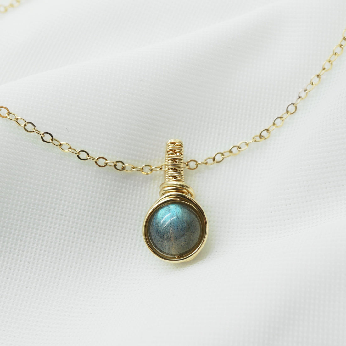 14k gold filled hanger met labradoriet
