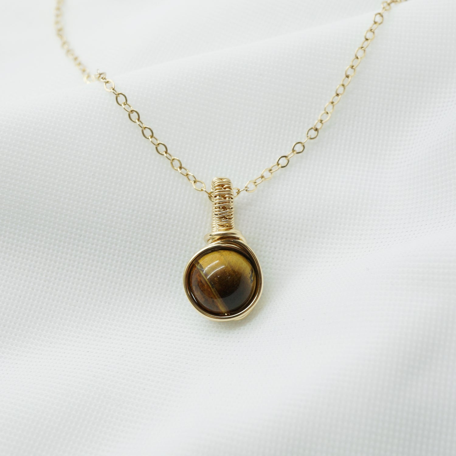 14k Gold Filled Hanger met Tijgeroog, Handgemaakt Wire Wrap Sieraad