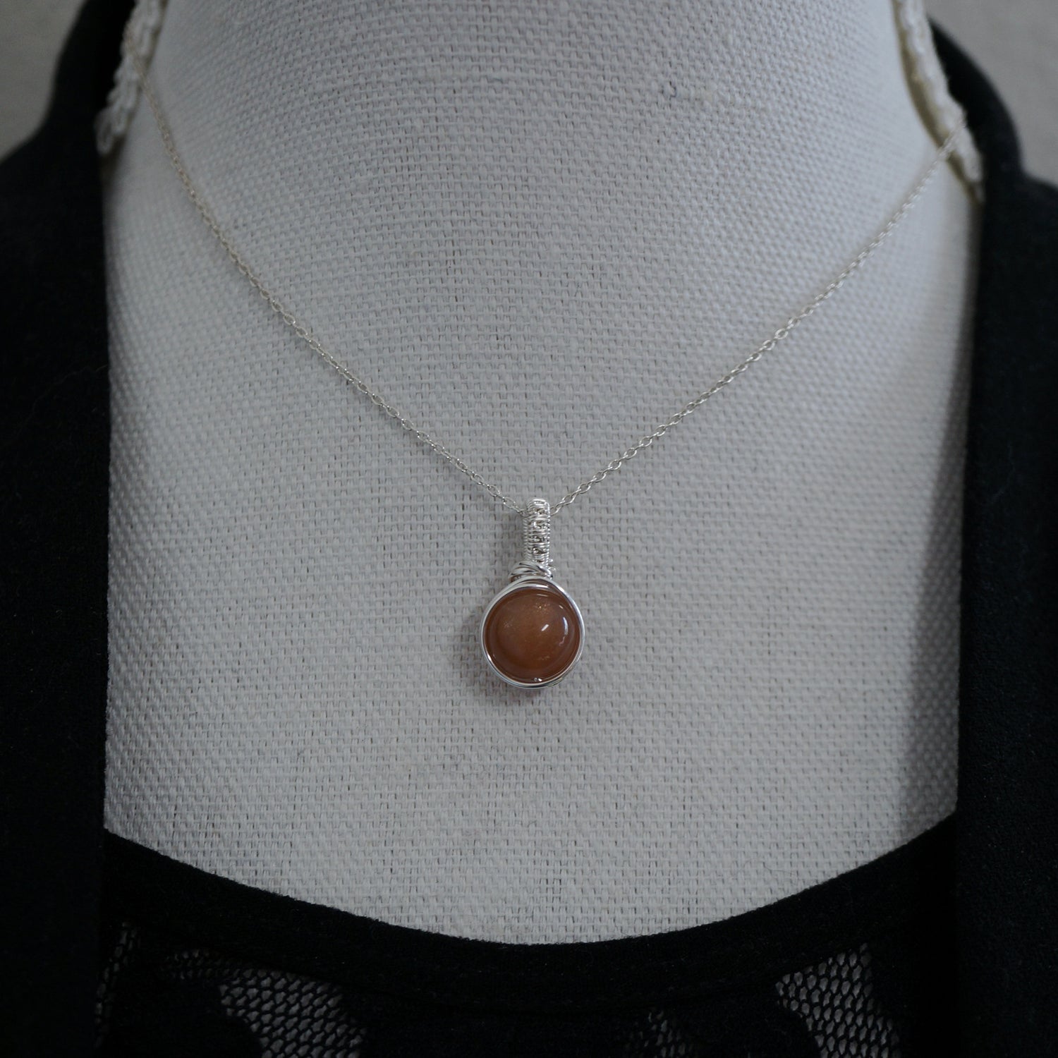 Sterling Zilveren Wire Wrap Hanger met Zonnesteen, Handgemaakt en Uniek