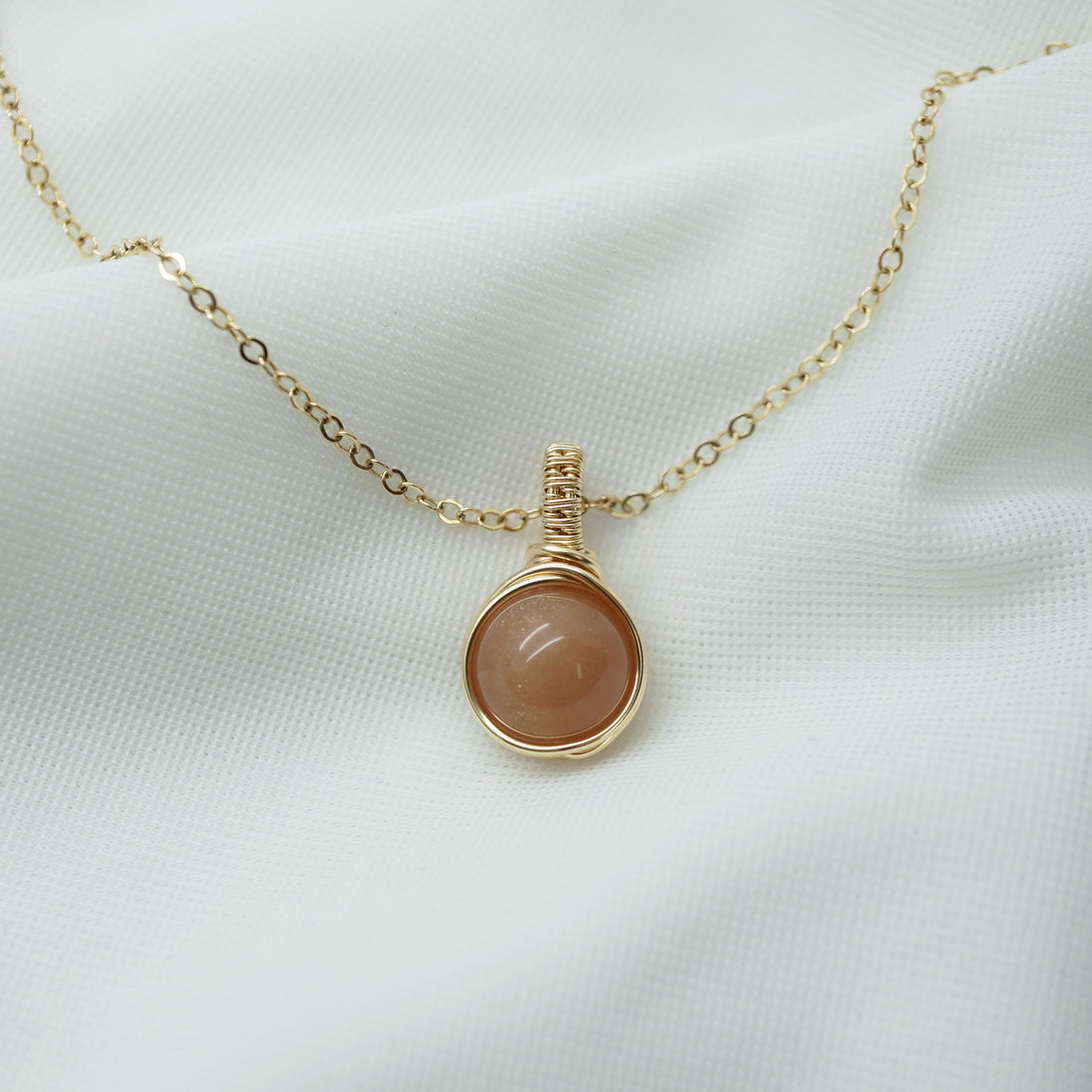14k Gold Filled Wire Wrap Hanger met Zonnesteen, Handgemaakt en Uniek