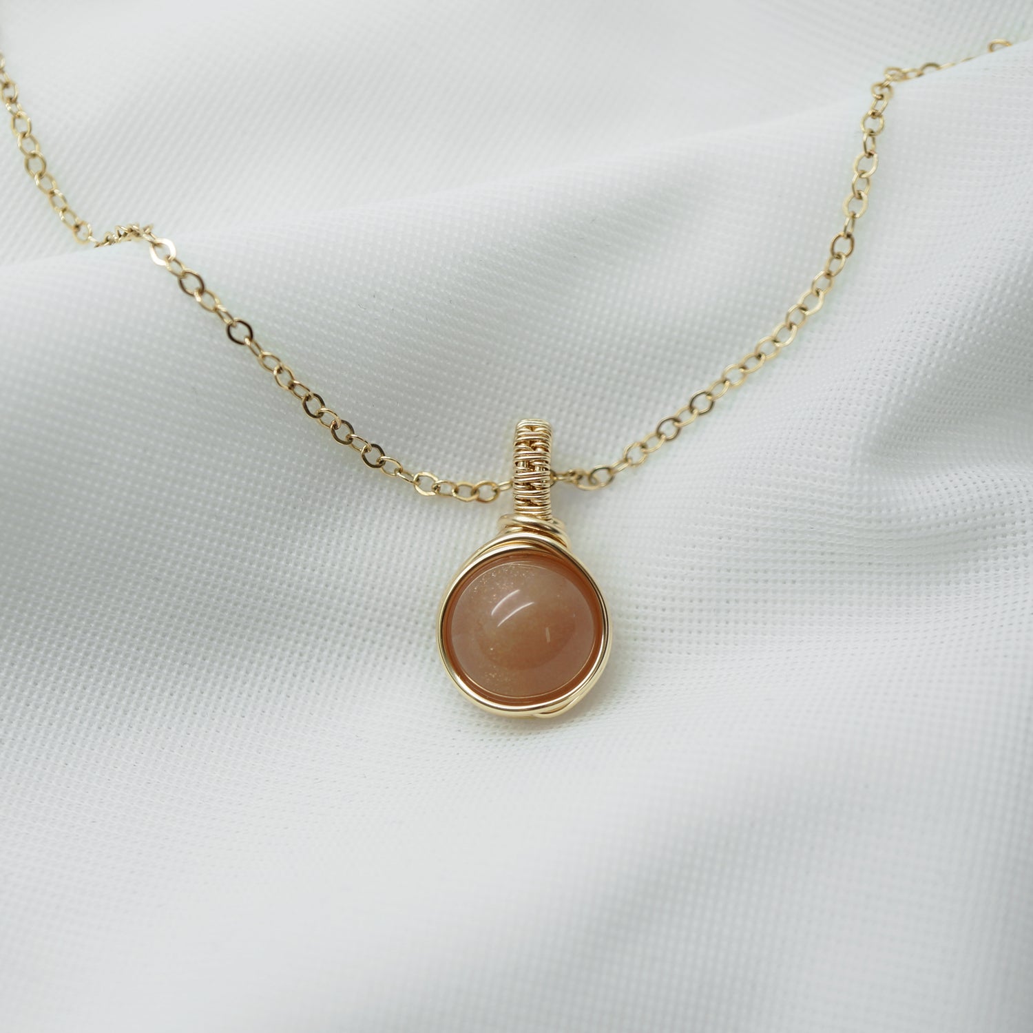 14k Gold Filled Wire Wrap Hanger met Zonnesteen, Handgemaakt en Uniek