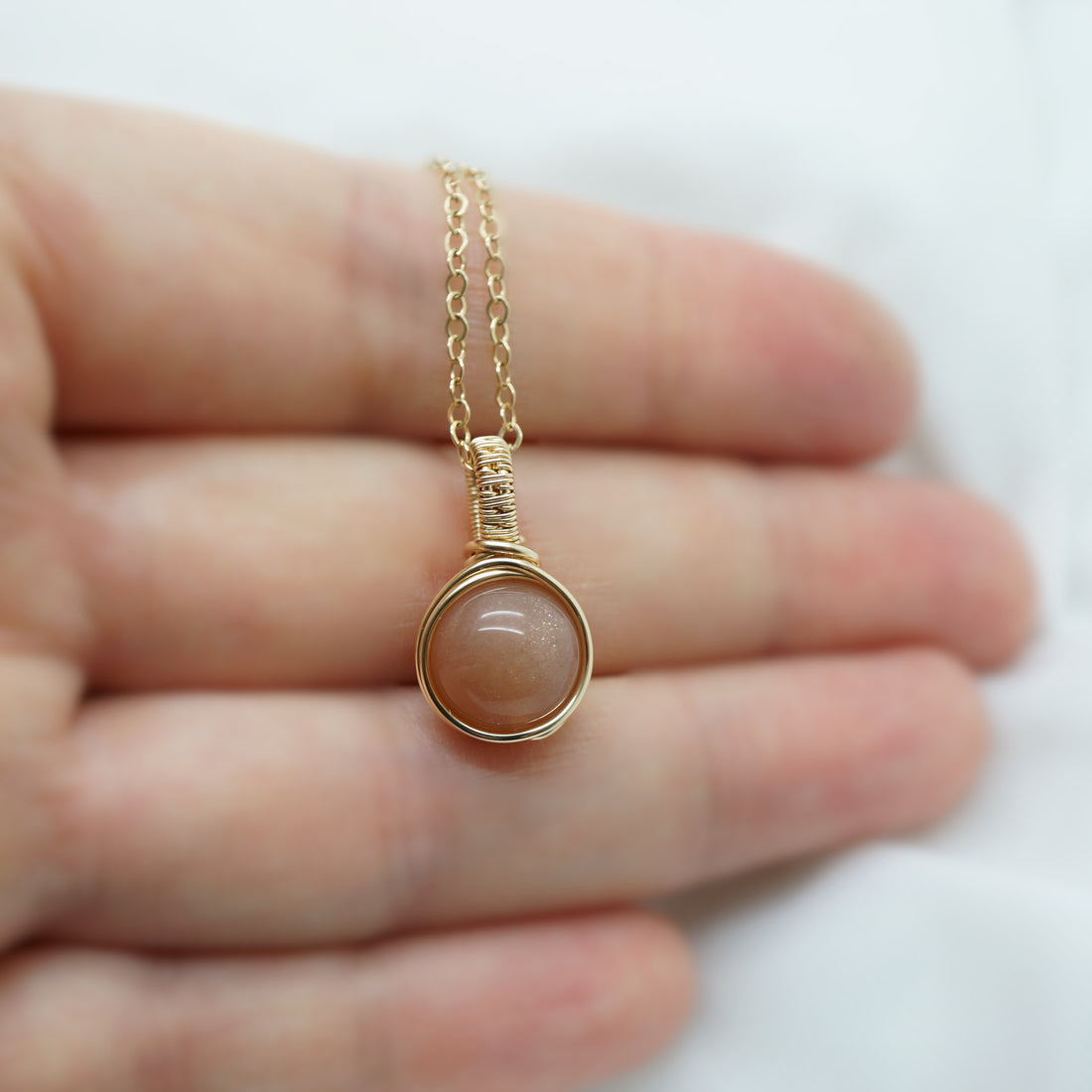 14k Gold Filled Wire Wrap Hanger met Zonnesteen, Handgemaakt en Uniek