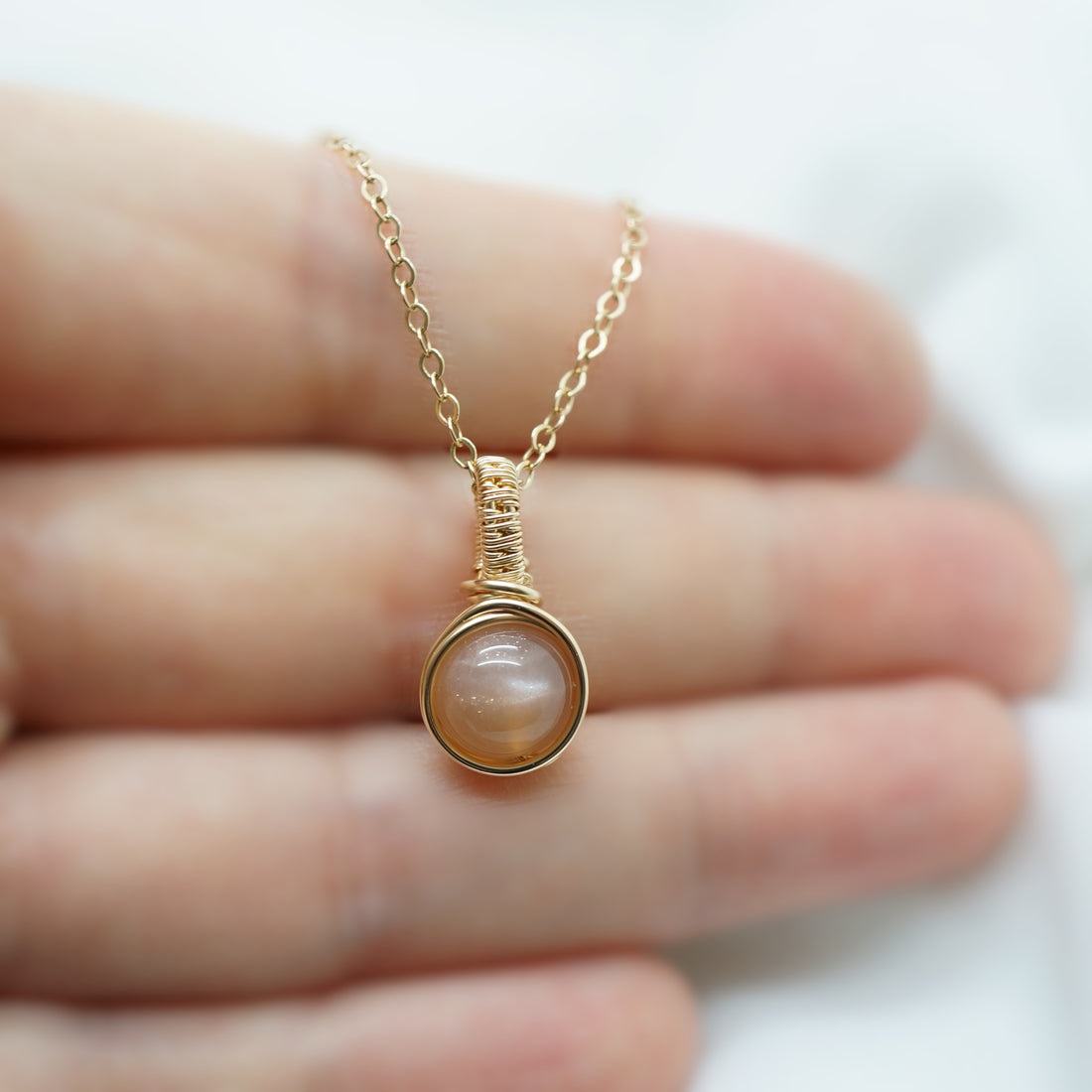 14k gold filled hanger met perzik maansteen, handgemaakt wire wrap sieraad