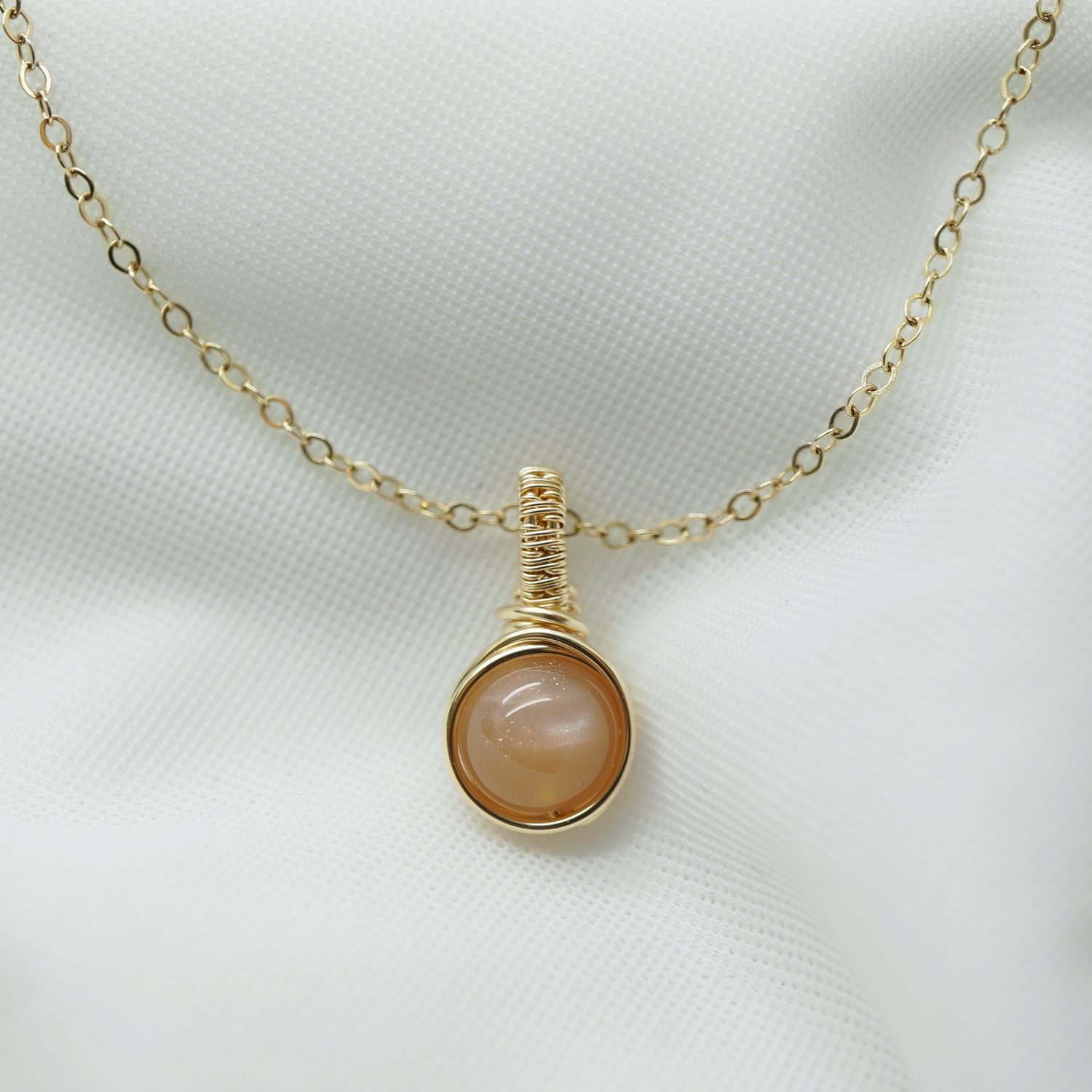 14k gold filled hanger met perzik maansteen, handgemaakt wire wrap sieraad