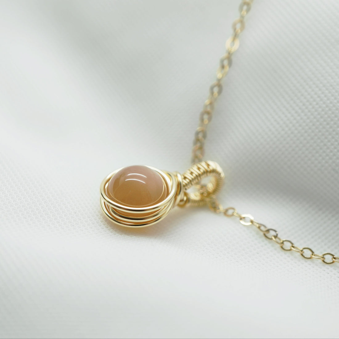 14k gold filled hanger met perzik maansteen, handgemaakt wire wrap sieraad