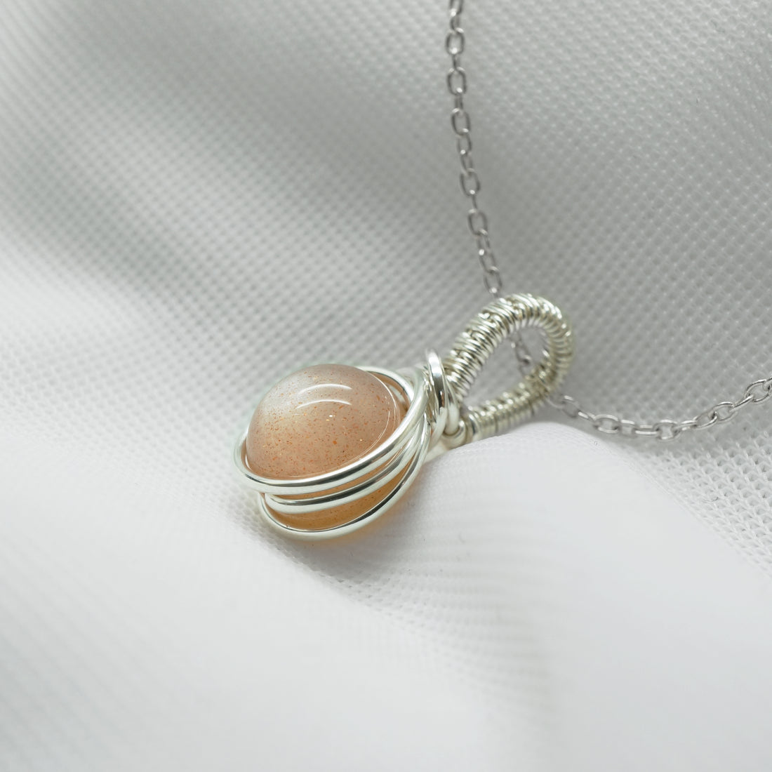 Sterling zilveren hanger met perzik maansteen, handgemaakt wire wrap sieraad