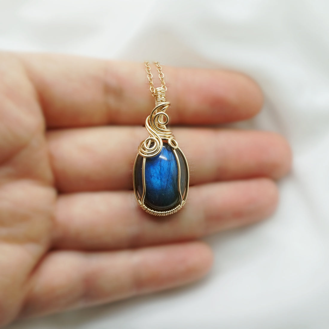 14k gold filled wire wrap hanger met labradoriet