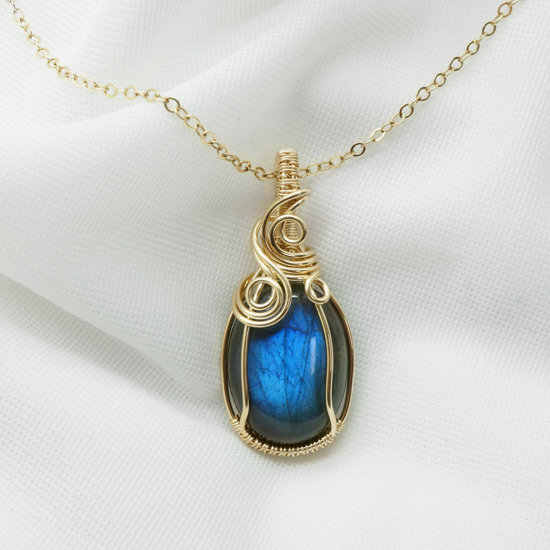 14k gold filled wire wrap hanger met labradoriet
