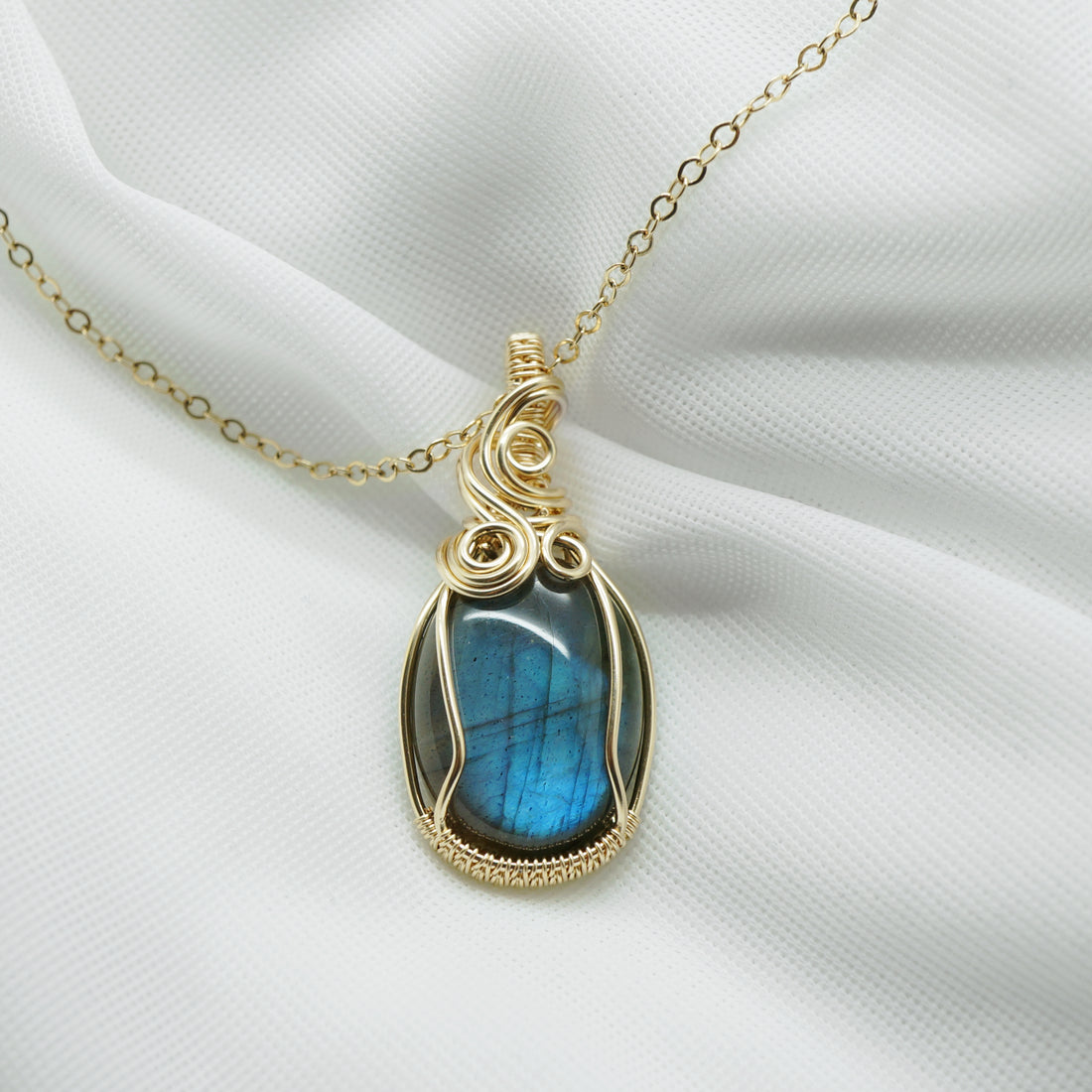 14k gold filled wire wrap hanger met labradoriet