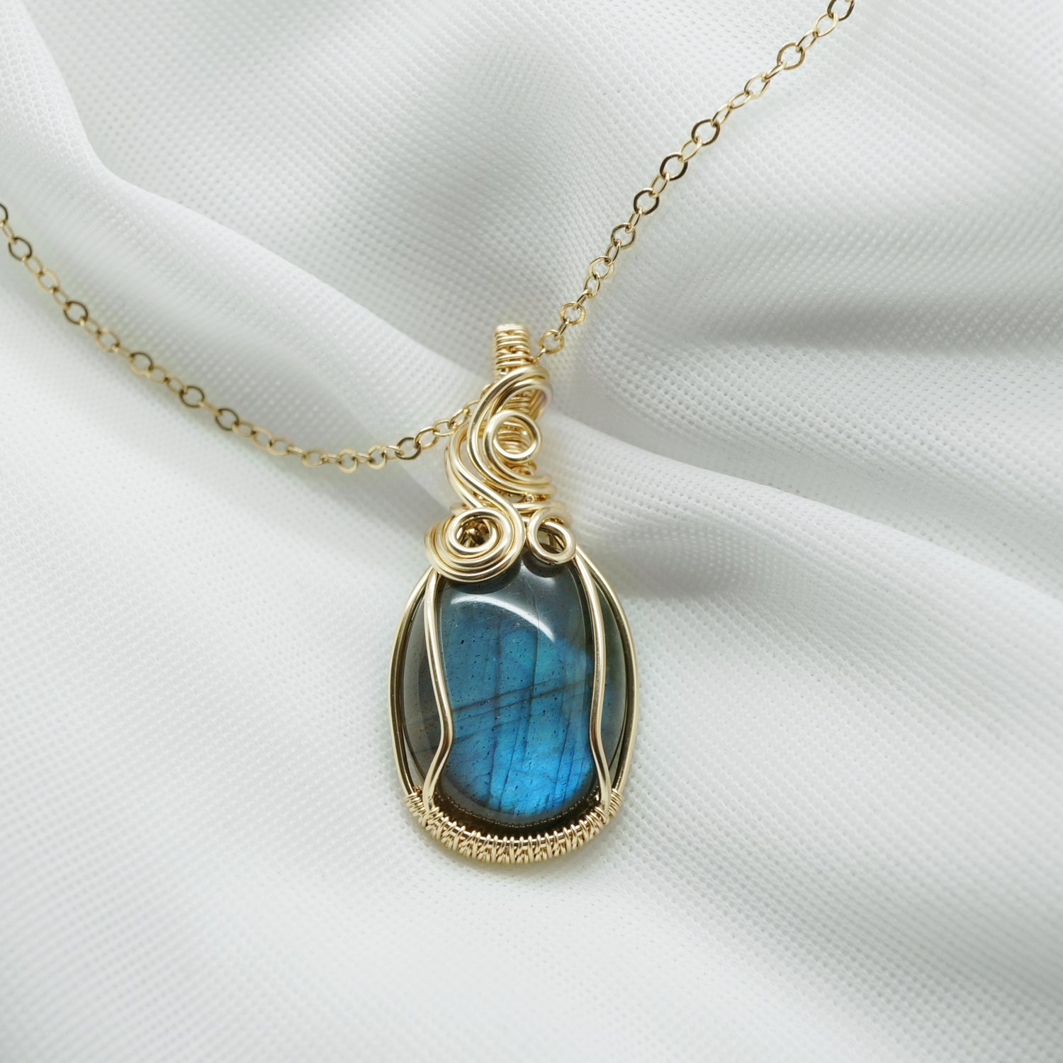 14k gold filled wire wrap hanger met labradoriet