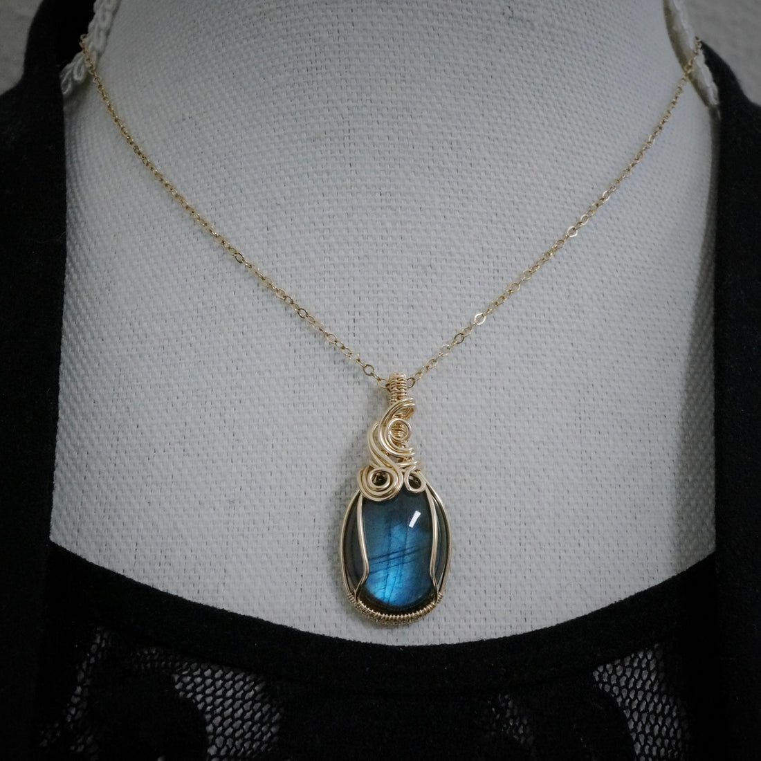 14k gold filled wire wrap hanger met labradoriet