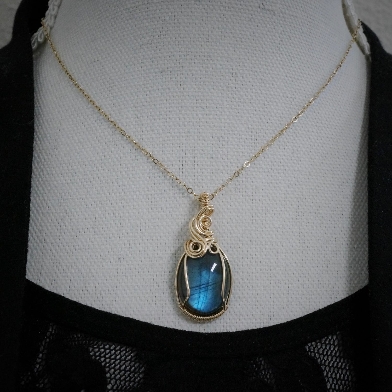 14k gold filled wire wrap hanger met labradoriet