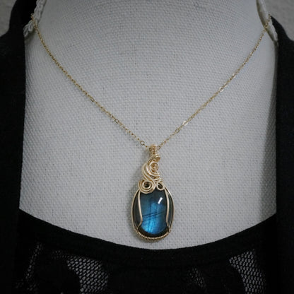 14k gold filled wire wrap hanger met labradoriet