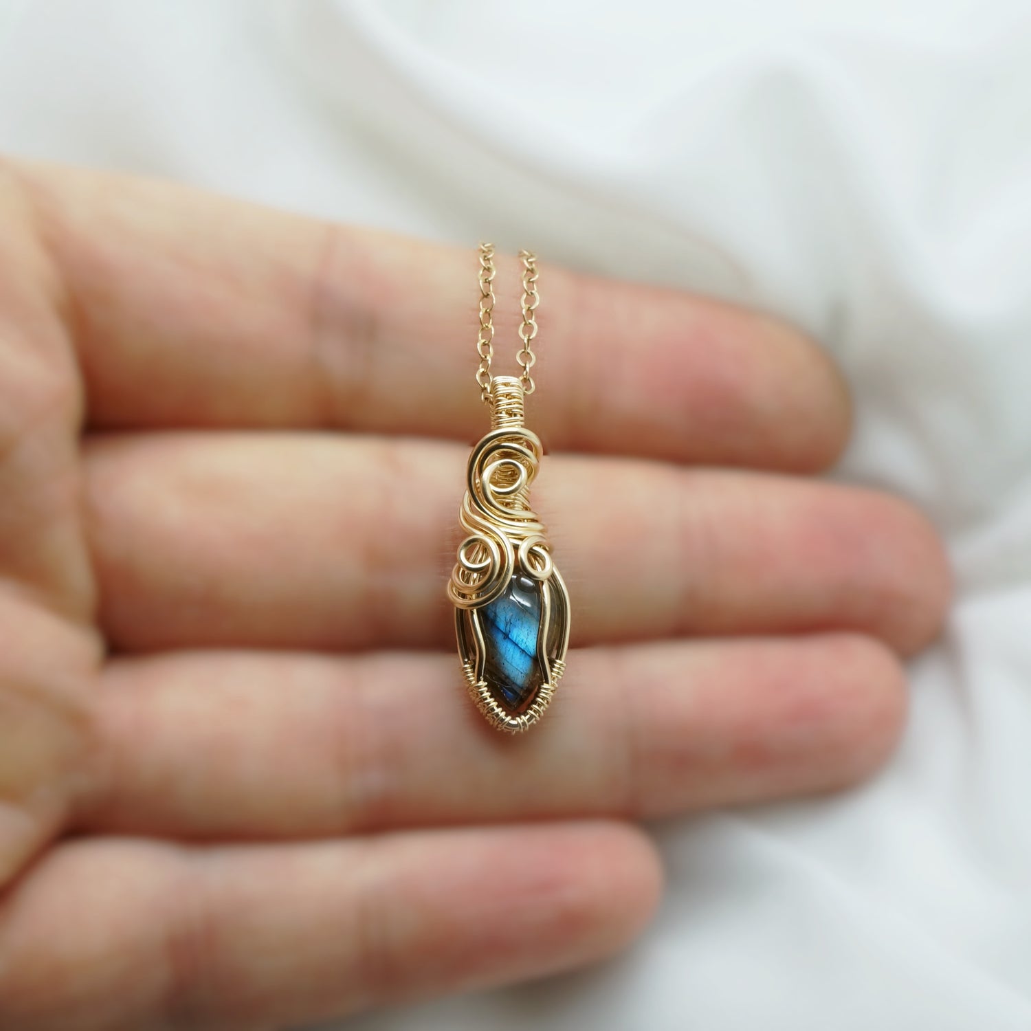 14k gold filled wire wrap hanger met labradoriet