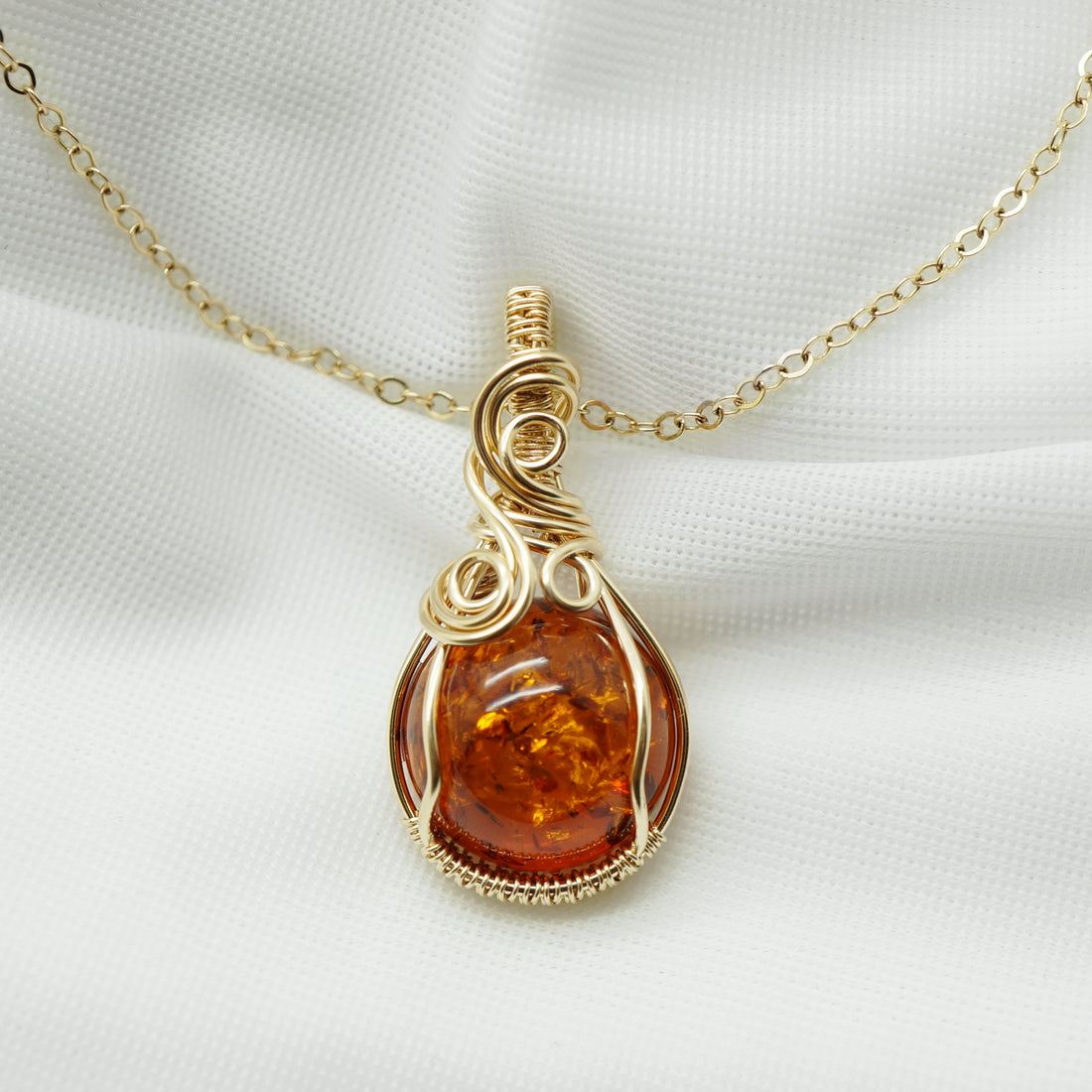 14K Gold Filled Barnsteen Hanger, Handgemaakt Sieraad met Betekenis
