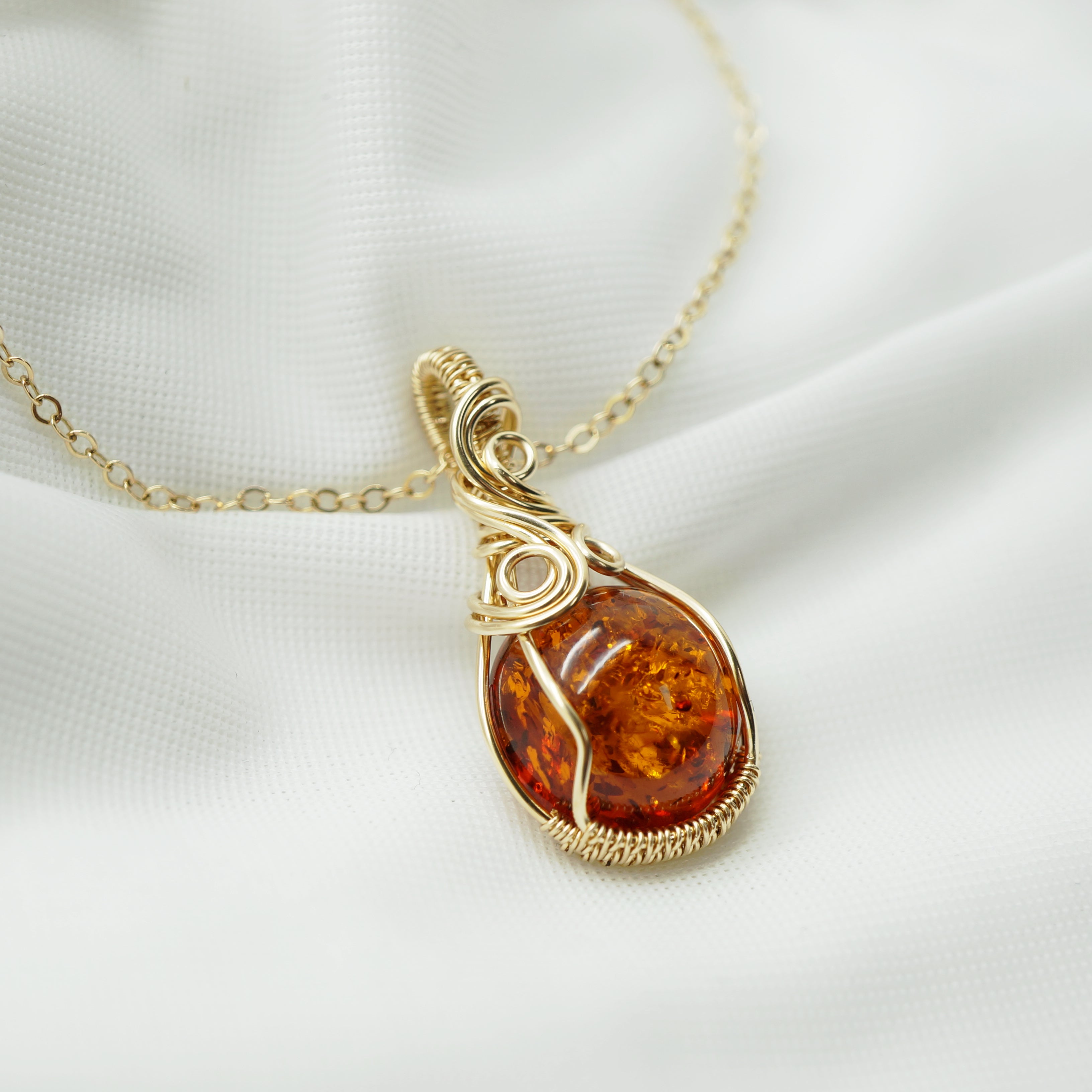 14K Gold Filled Barnsteen Hanger, Handgemaakt Sieraad met Betekenis