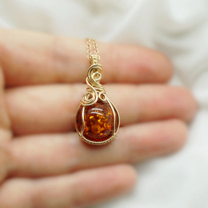 14K Gold Filled Barnsteen Hanger, Handgemaakt Sieraad met Betekenis