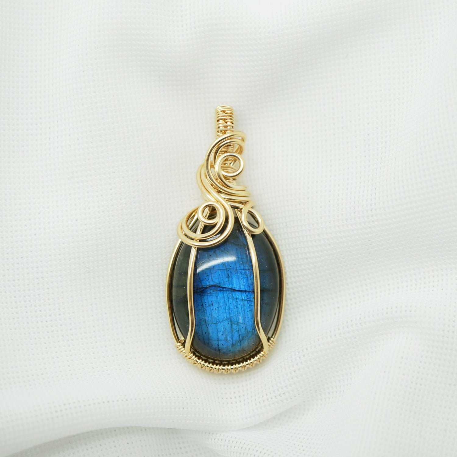 14k gold filled wire wrap hanger met labradoriet