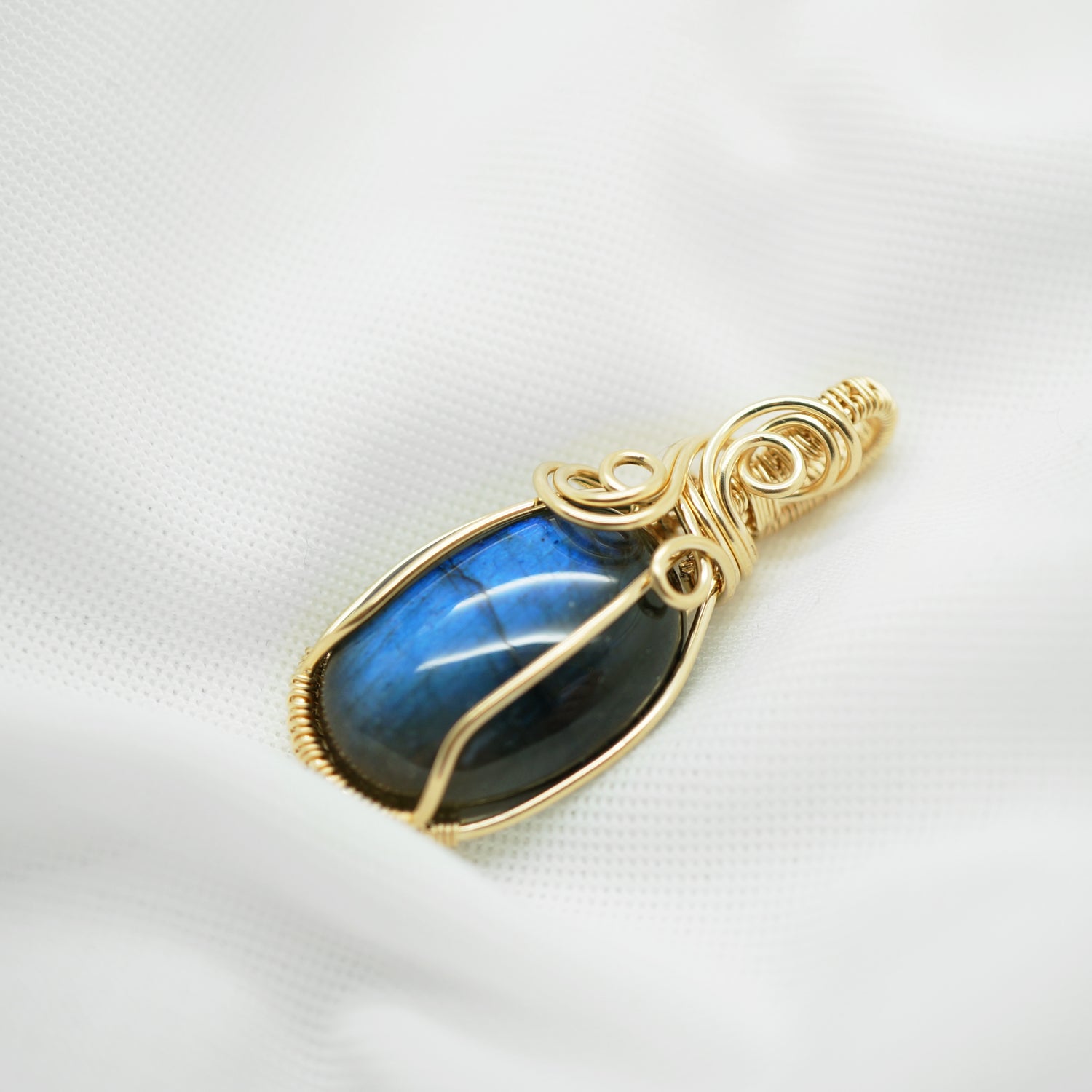 14k gold filled wire wrap hanger met labradoriet