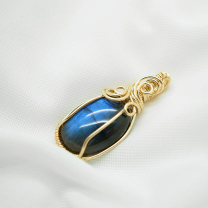 14k gold filled wire wrap hanger met labradoriet