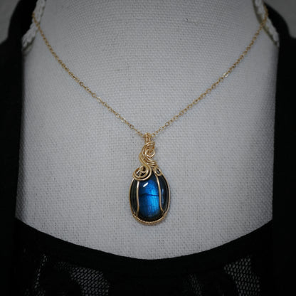 14k gold filled wire wrap hanger met labradoriet