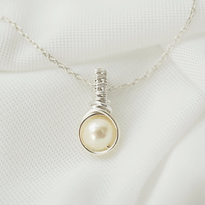 Zilveren wire wrap hanger met parel