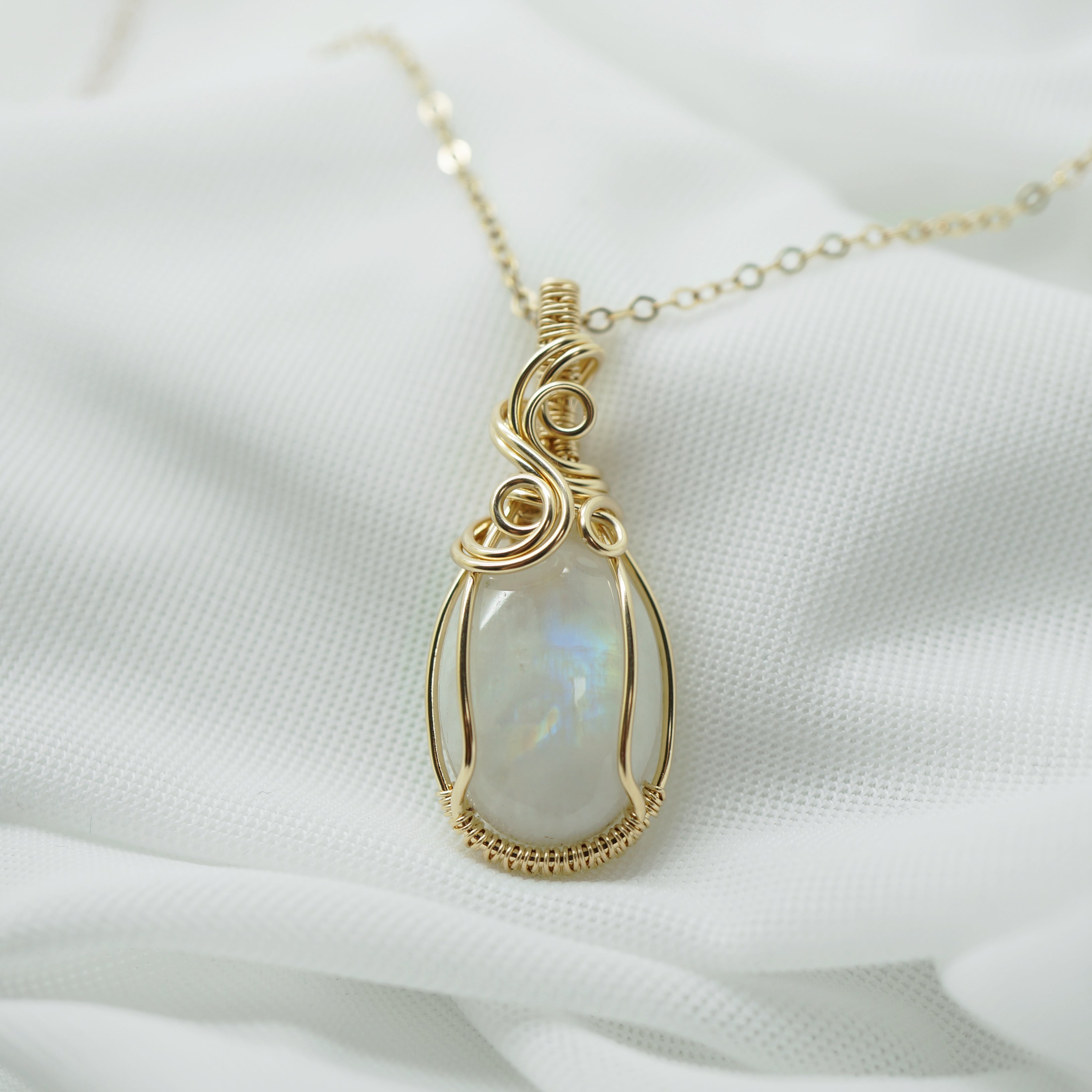 Hanger - 14K gold filled - Met regenboog maansteen