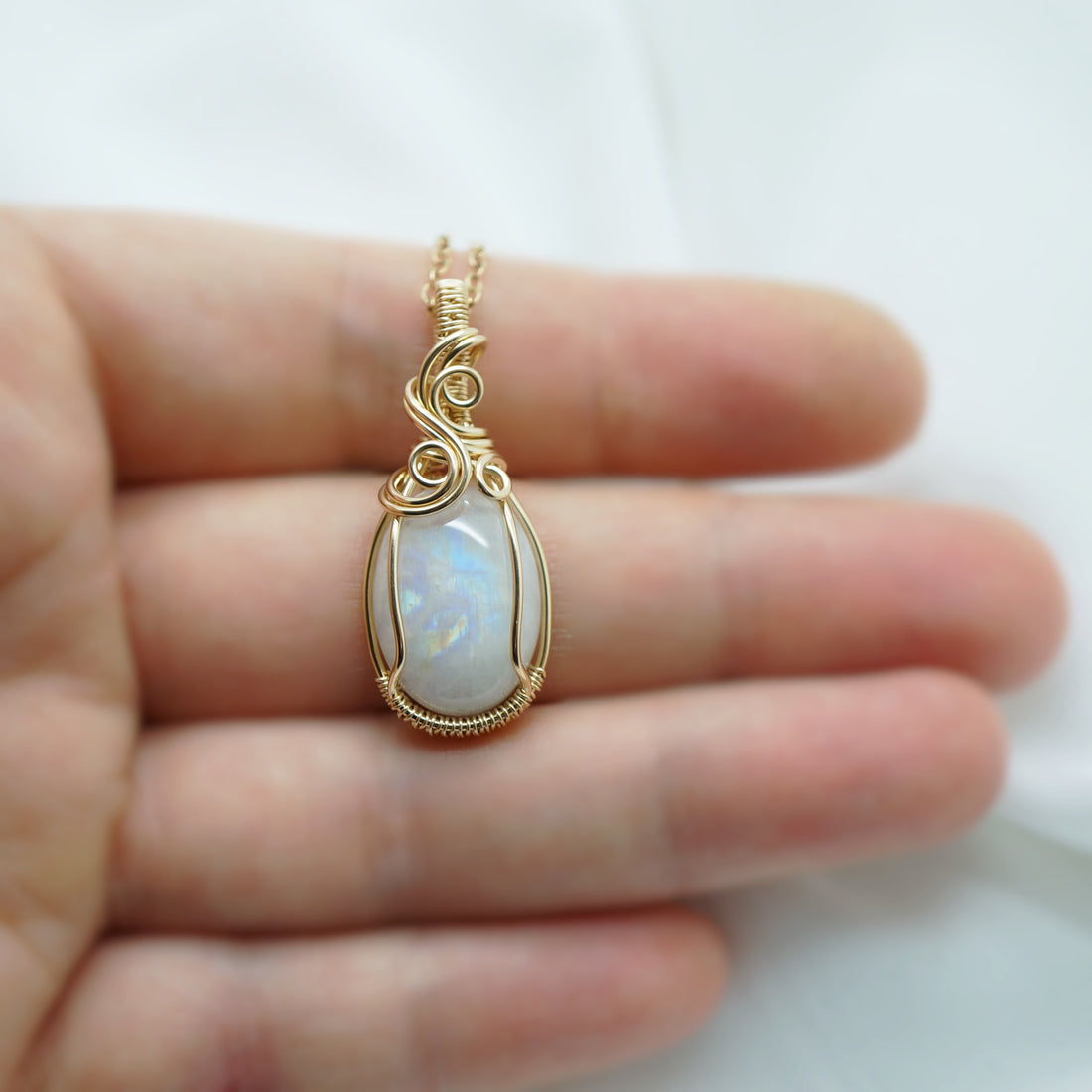 Hanger - 14K gold filled - Met regenboog maansteen