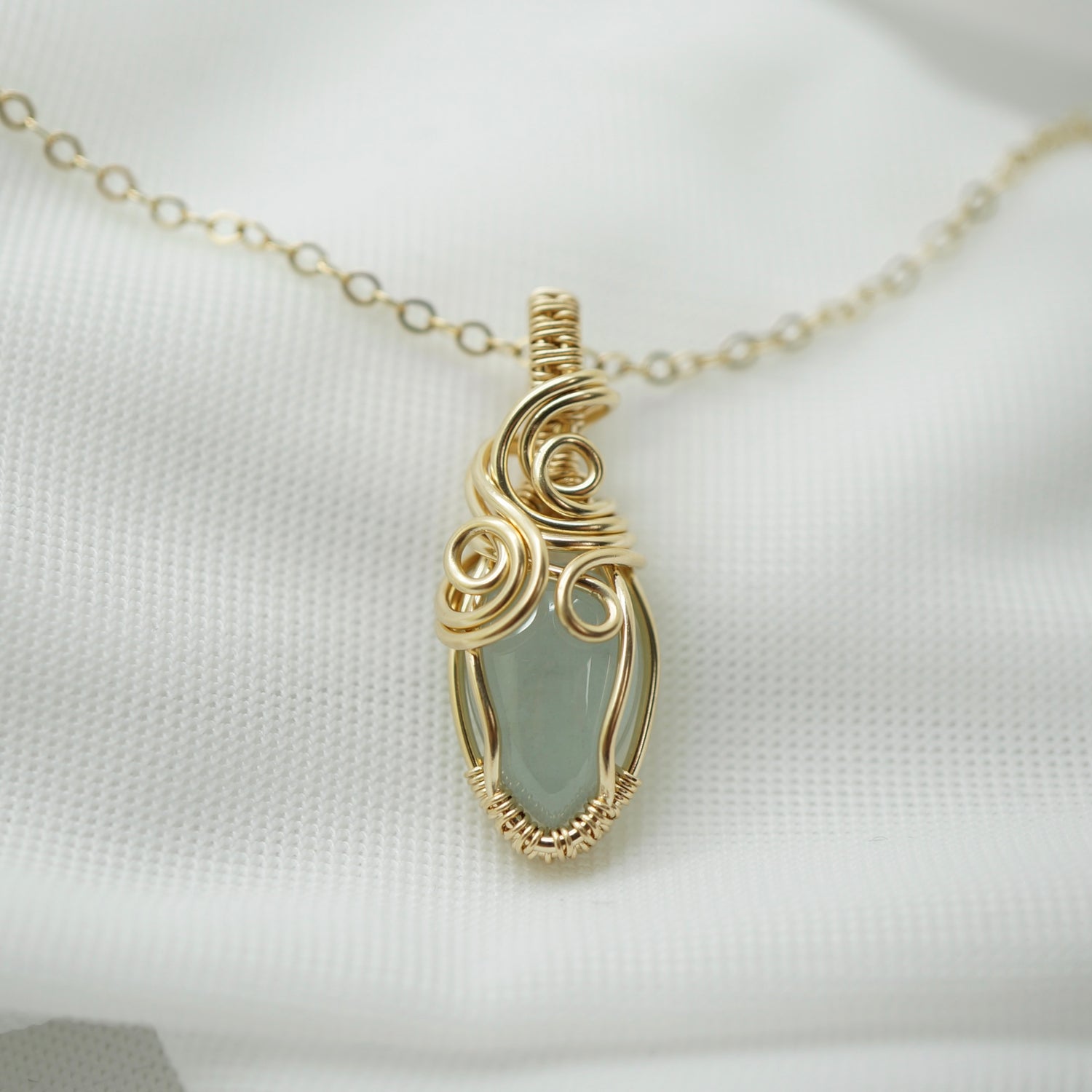 14k Gold Filled Wire Wrap Hanger met Aquamarijn