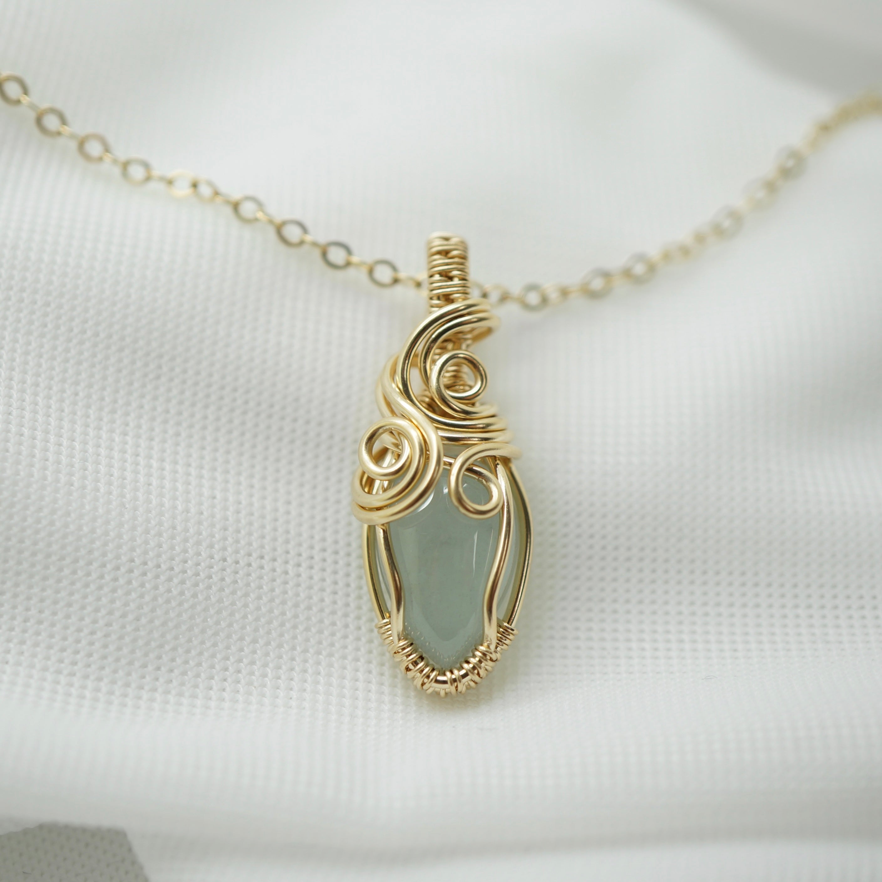 14k Gold Filled Wire Wrap Hanger met Aquamarijn