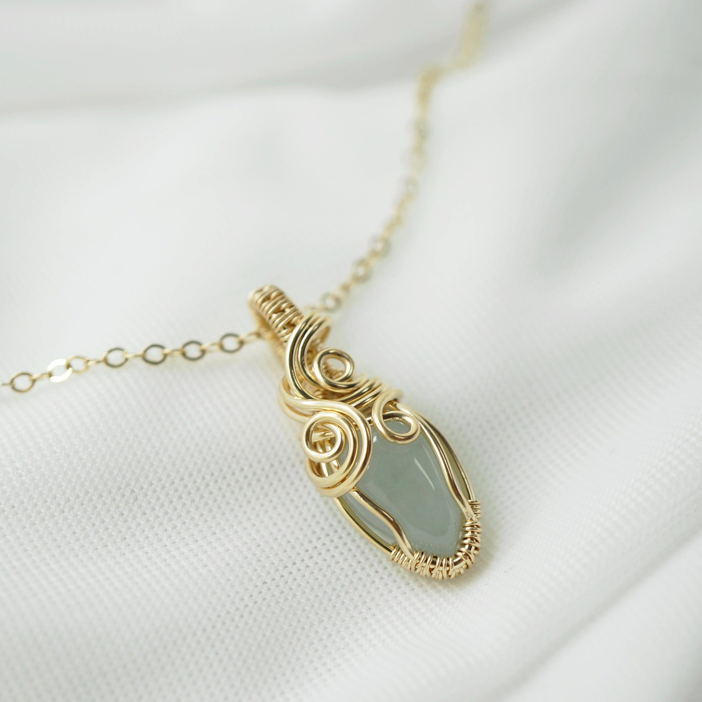 14k Gold Filled Wire Wrap Hanger met Aquamarijn